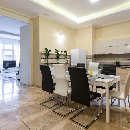 Luxury Downtown Home By Anna Budapest Eksteriør bilde