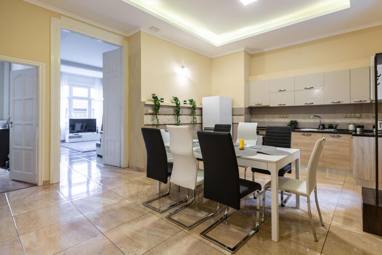 Luxury Downtown Home By Anna Budapest Eksteriør bilde