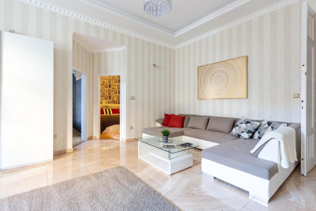 Luxury Downtown Home By Anna Budapest Eksteriør bilde