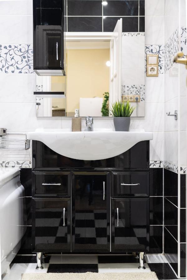 Luxury Downtown Home By Anna Budapest Eksteriør bilde