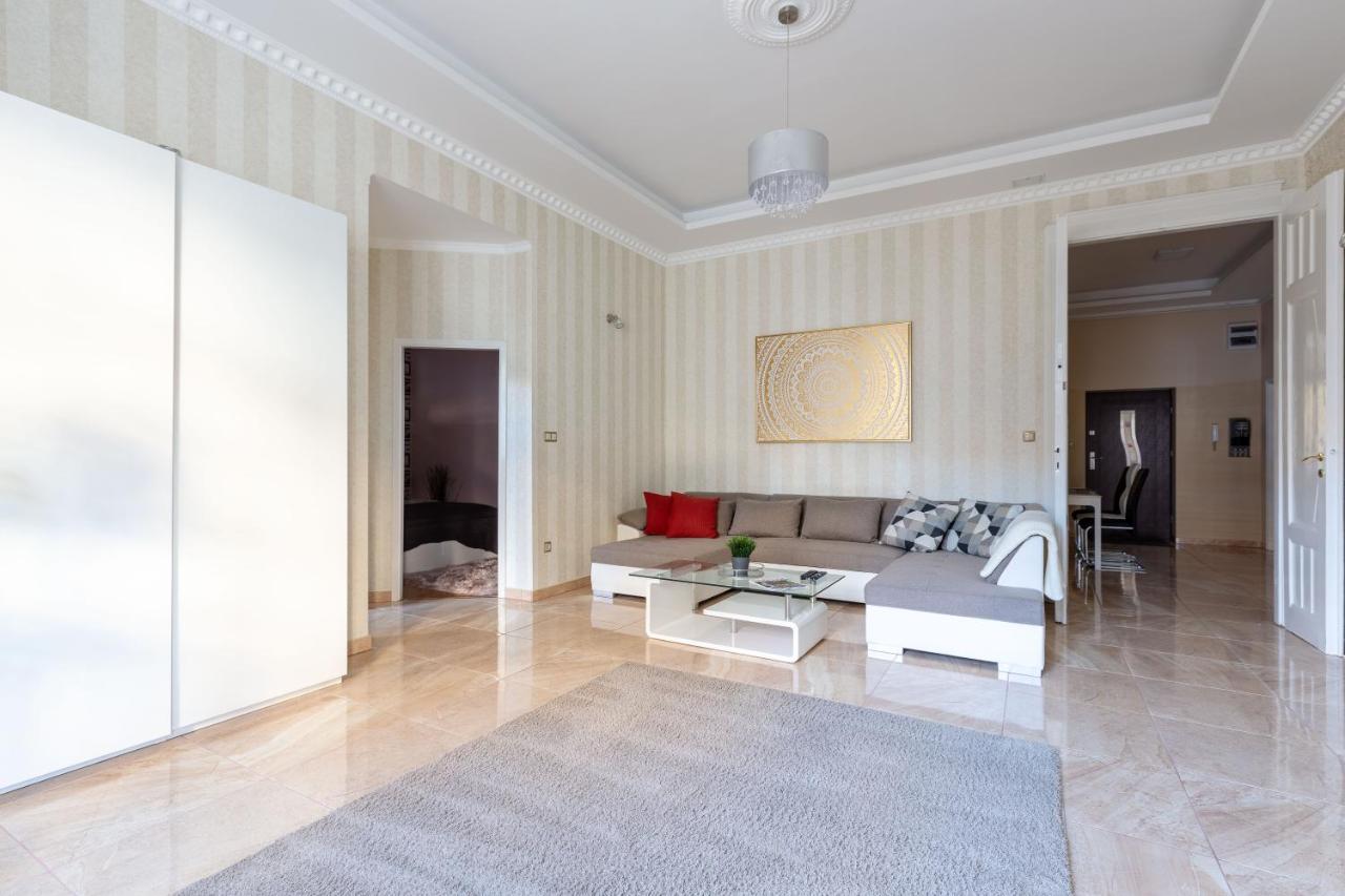 Luxury Downtown Home By Anna Budapest Eksteriør bilde