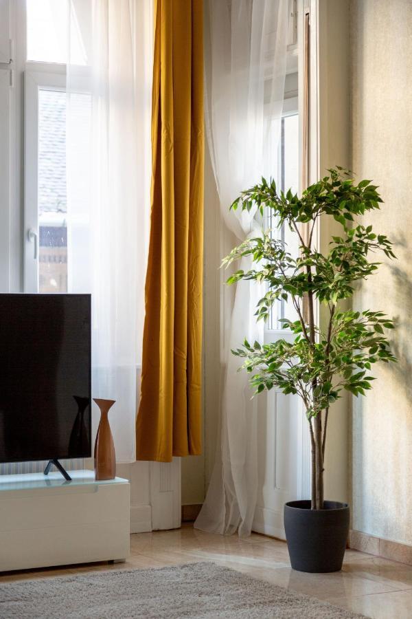 Luxury Downtown Home By Anna Budapest Eksteriør bilde